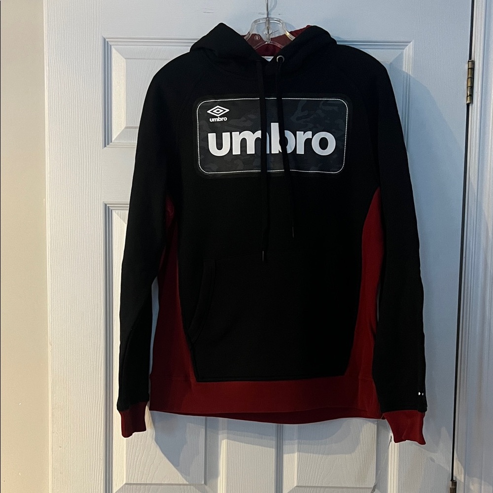 Umbro Men's Black and Red Pullover Sweater